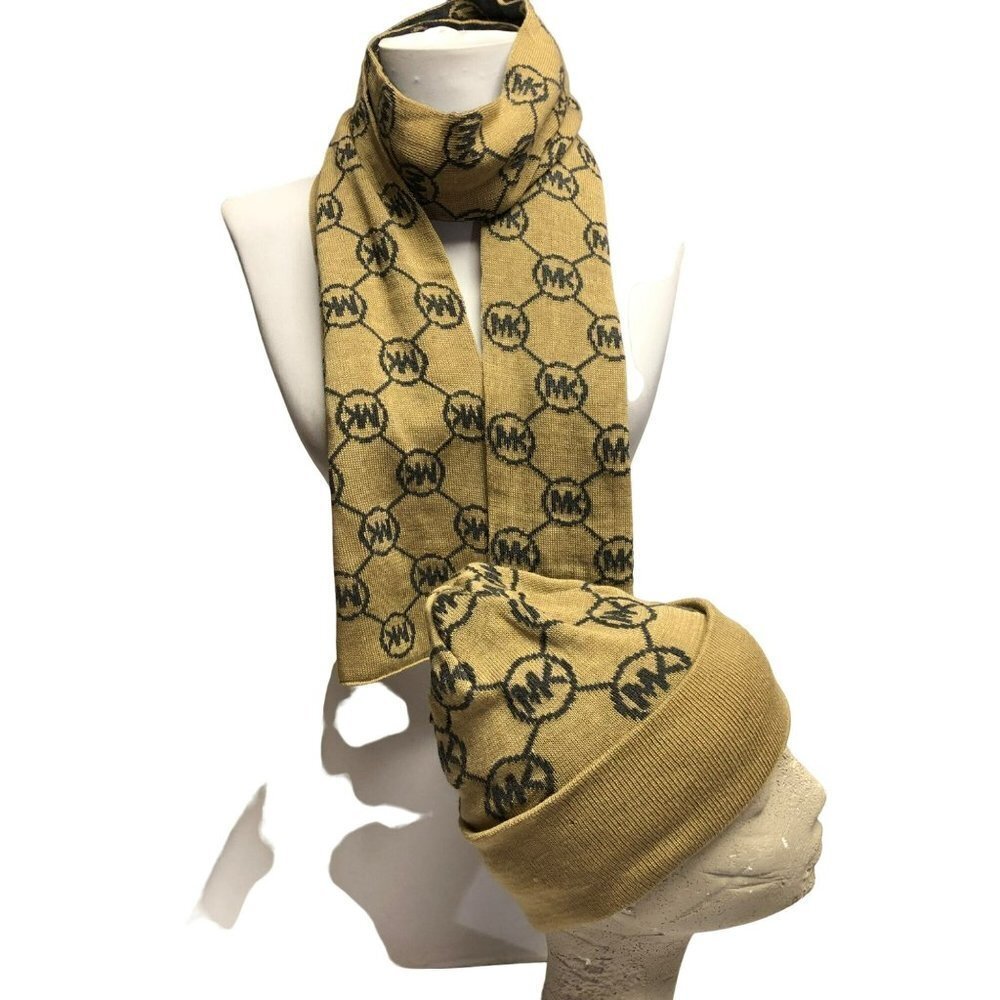 MICHAEL KORS SIGNATURE SETS OF SCARF AND BEANIE HAT NEW‎ IN BOX